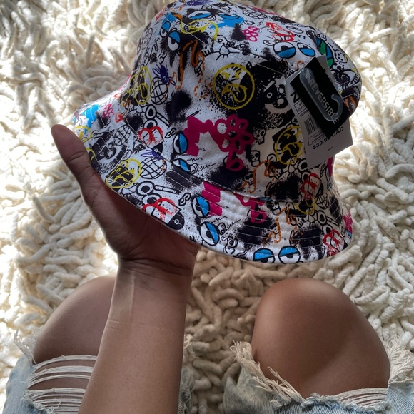 zumiez reversible cool graphic bucket hat - Picture 2 of 6